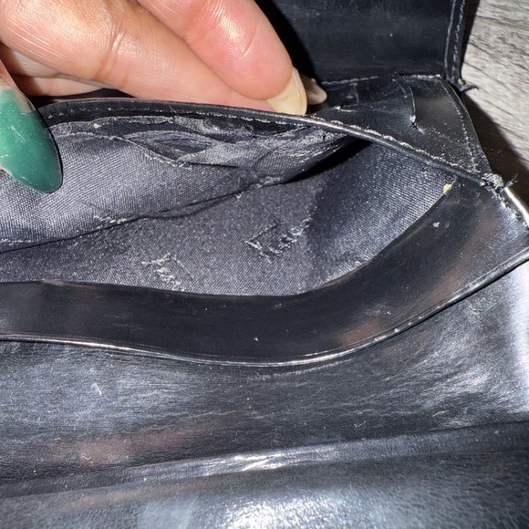 Salvatore‎ Ferragamo Gancini Black Leather Bifold Wallet Silver Hardware Used - Picture 4 of 7